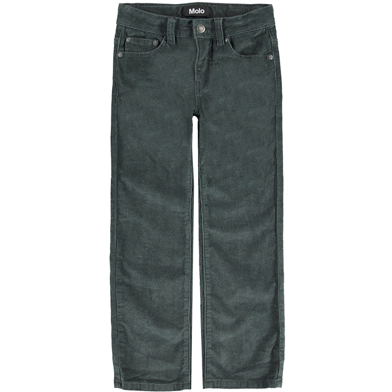 Molo Jeans Alon Deep Oak é un grazioso jeans in cotone marrone scuro tinta unita. Design a gamba dritta e stretta con tasche davanti e dietro e vestibilità abbondante